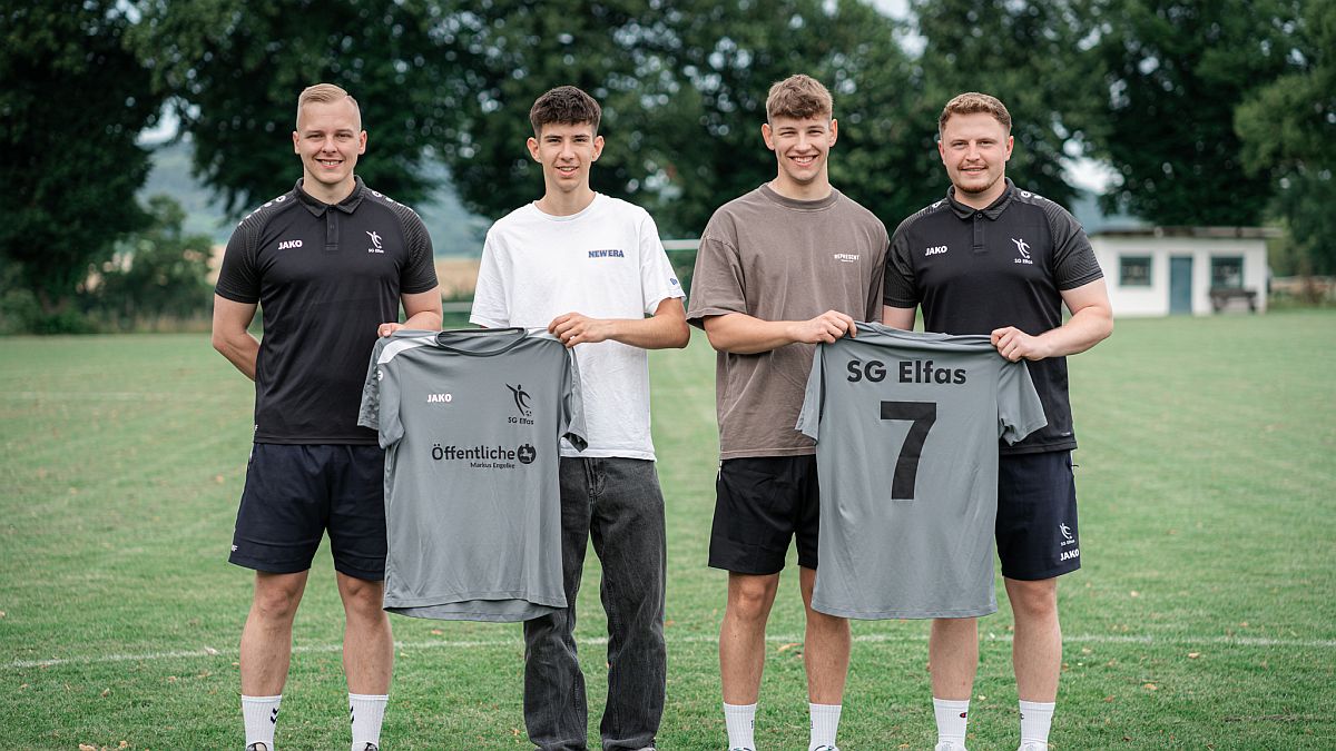 Maurice Förster (Trainer) mit den Neuzugängen Lars Niemann und Tarik Traupe, sowie dem neuen Co-Trainer Artur Tisse