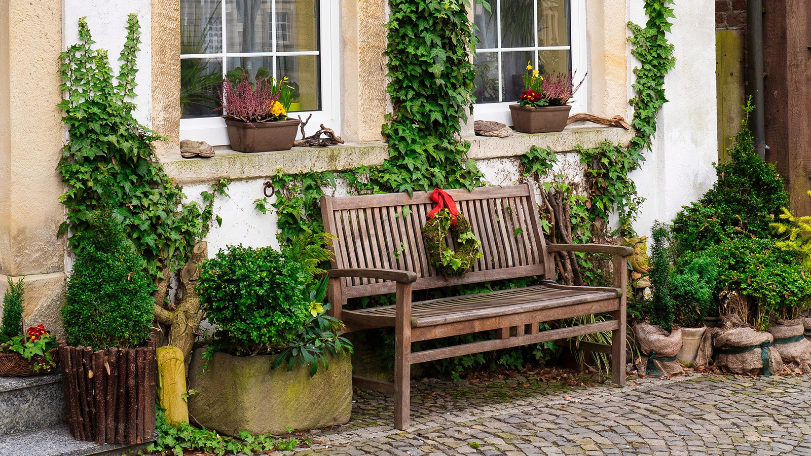 Landkreis Northeim testet neue Wege bei der Entsorgung von Gartenmöbeln