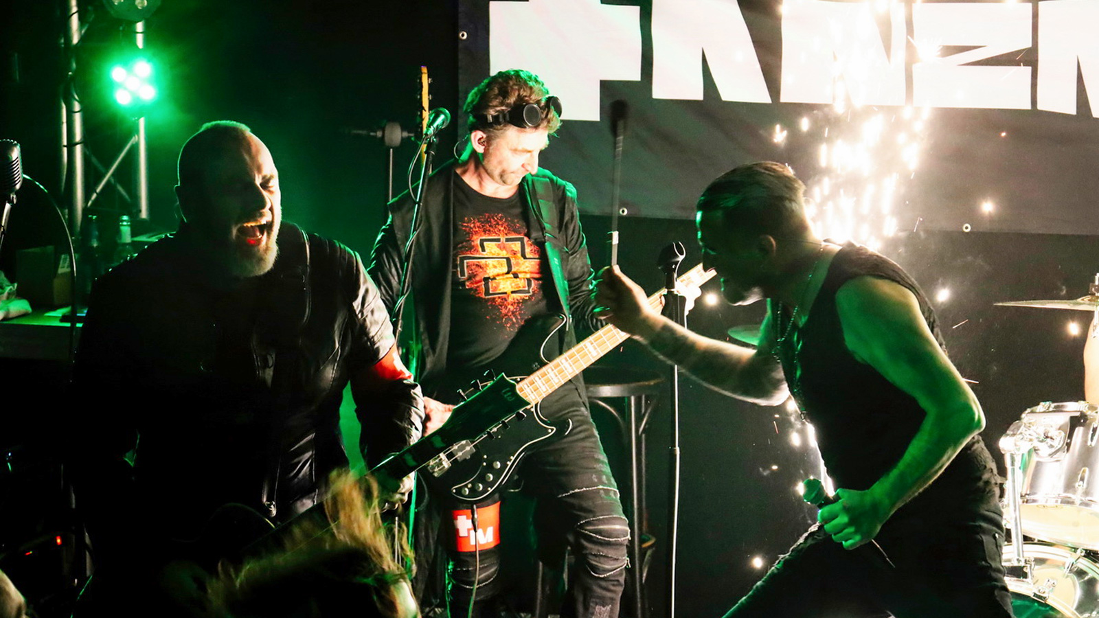 Rammstein-Tribute im NEU-Deli: Tanzmetall eröffnet Konzertjahr mit Show in Einbeck