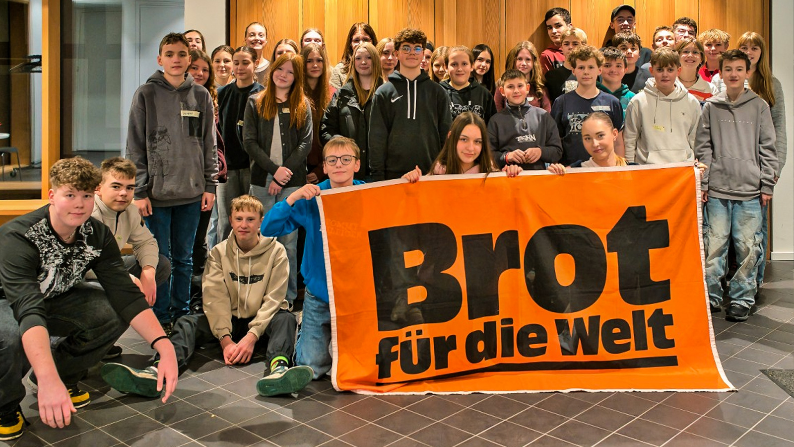 Spendenaktion in Einbeck: Konfirmandinnen und Konfirmanden unterstützen Projekt für sauberes Wasser in Uganda