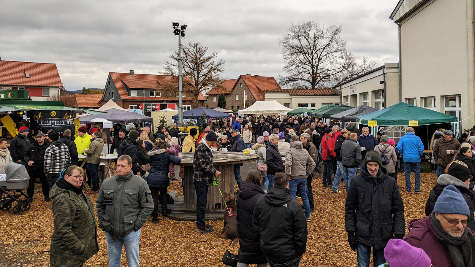 BVB-Fanclub Schwarz-Gelbes Leinetal lädt zum stimmungsvollen Wintermarkt ein
