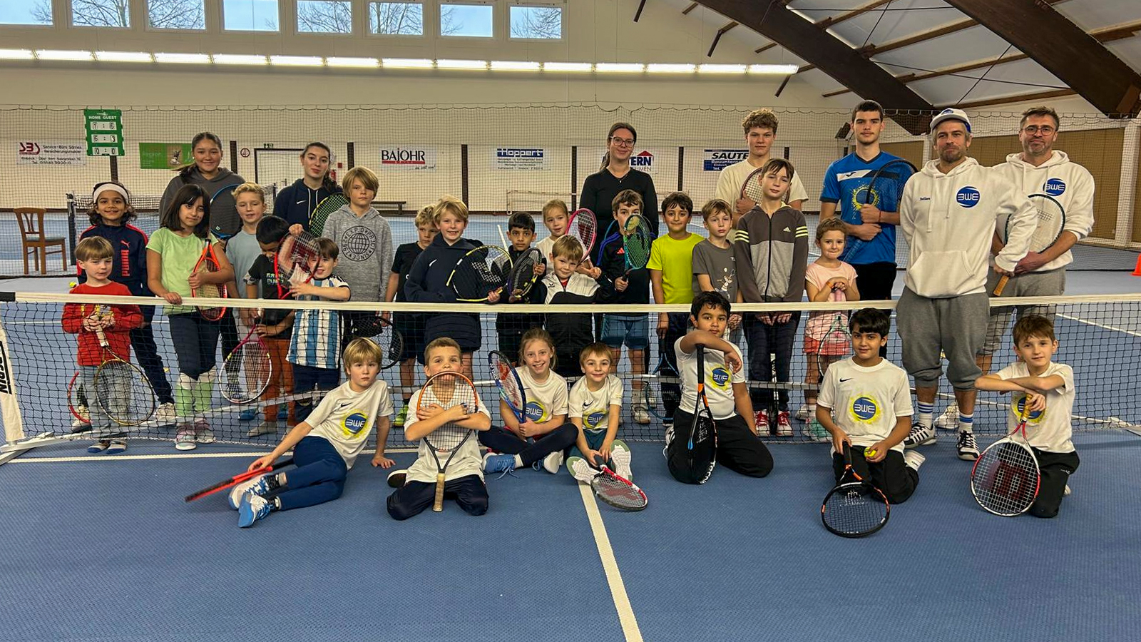 Kleinfeld- und Midcourtturnier in Einbeck begeistert Nachwuchs in frisch sanierter Tennishalle