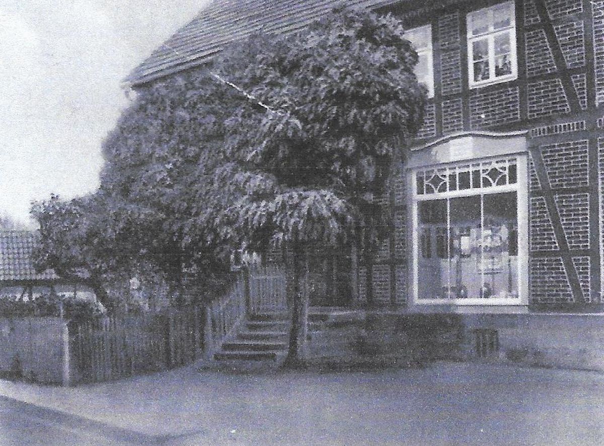  Der Konsumladen in Hilwartshausen – bis 1955 zentrale Anlaufstelle für Lebensmittel und Alltagswaren im Dorf. Ein Stück lebendige Dorfgeschichte.