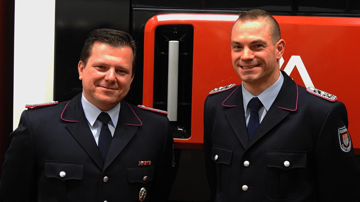 Der stellvertretender Ortsbrandmeister und sowie der Ortsbrandmeister.