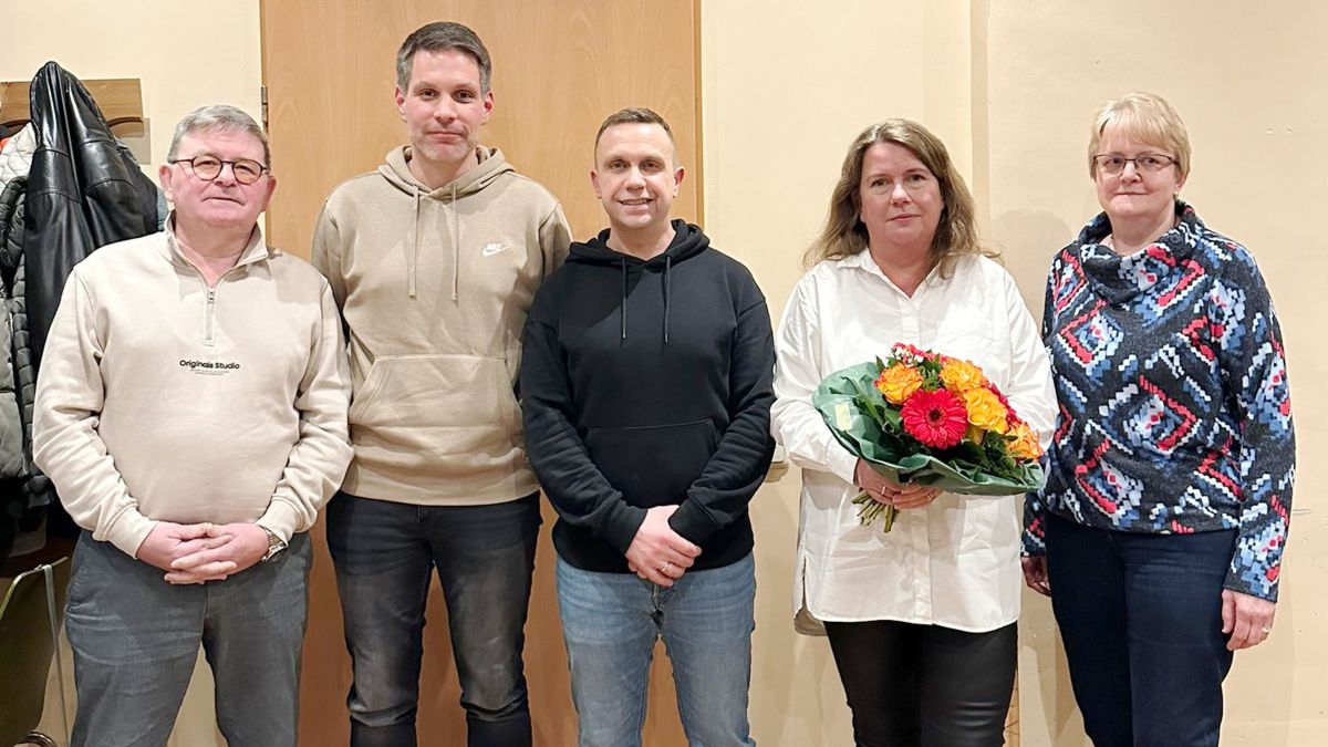 Der alte Vorstand: (von links) Ullrich Hoffmann (ehemaliger Fußballfachwart), Marco Washausen (ehemaliger 1. Vorsitzender), Christian Dreyer (2. Vorsitzender), Sandra Gottschalk (ehemalige Schriftführerin) und Monika Parschau (Kassenführerin)