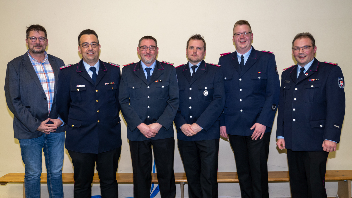 Ortsbürgermeister Dirk Heitmüller, Brandabschnittsleiter Nord Kai Reichelt, Detlef Jacobs, Lars Hühne, Ortsbrandmeister Nico Kunert, stellv. Ortsbrandmeister Tobias Brackmann.