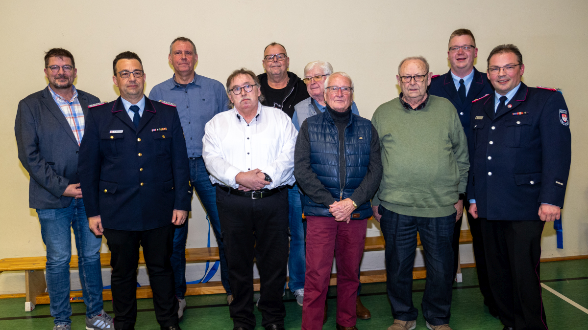 Ortsbürgermeister Dirk Heitmüller, Brandabschnittsleiter Nord Kai Reichelt, Dirk Sandvoß, Hans Nowak, Andreas Wellmann, Manfred Döllerer, Hubert Winkler, Klaus Baye, Ortsbrandmeister Nico Kunert, stellv. Ortsbrandmeister Tobias Brackmann.