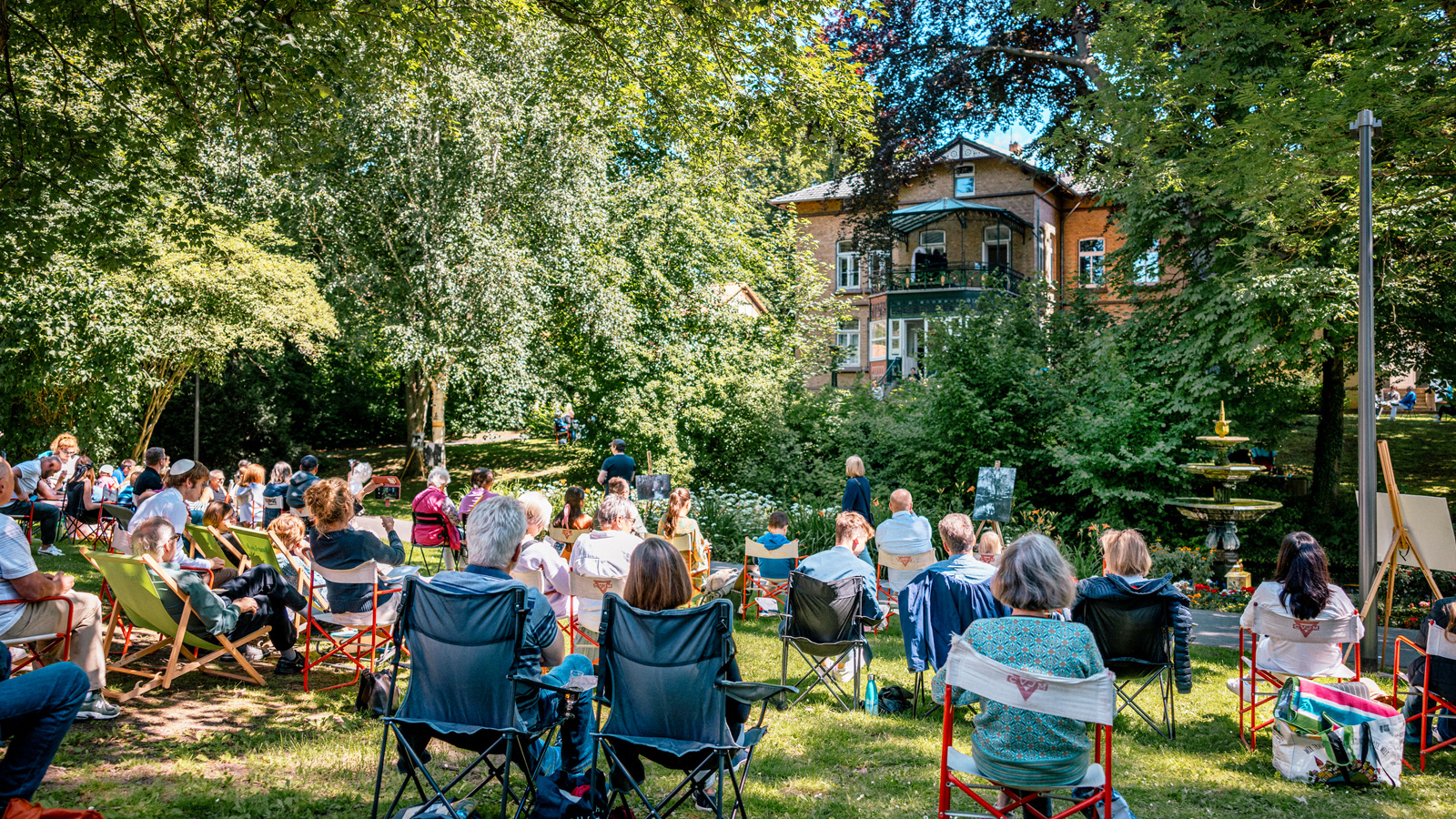 Klavierstadt Einbeck lädt zum Stukenbrok-Picknick-Konzert mit 25 Pianistinnen und Pianisten ein