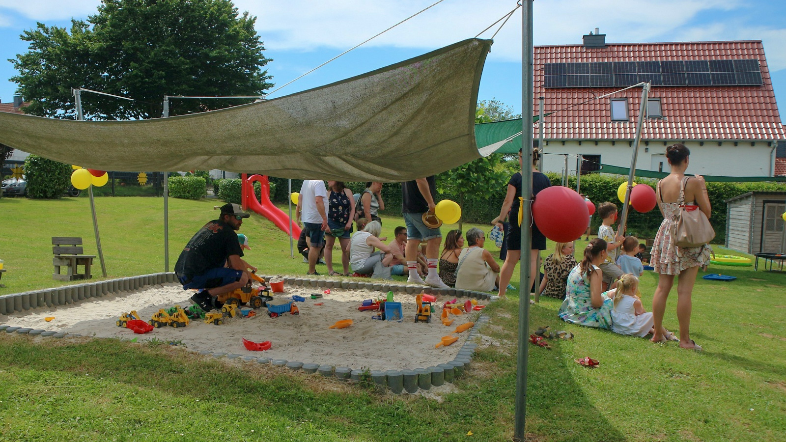 Kinderkrippe „Sternschnuppe“ feiert zehnjähriges Bestehen mit Sommerfest und vielen ehemaligen Familien