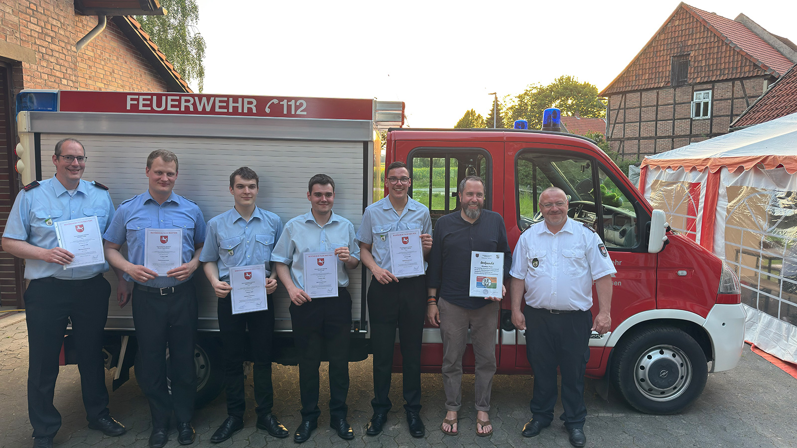 Kameradschaft, Beförderungen und Dank prägen Jahreshauptversammlung der Feuerwehr Hullersen