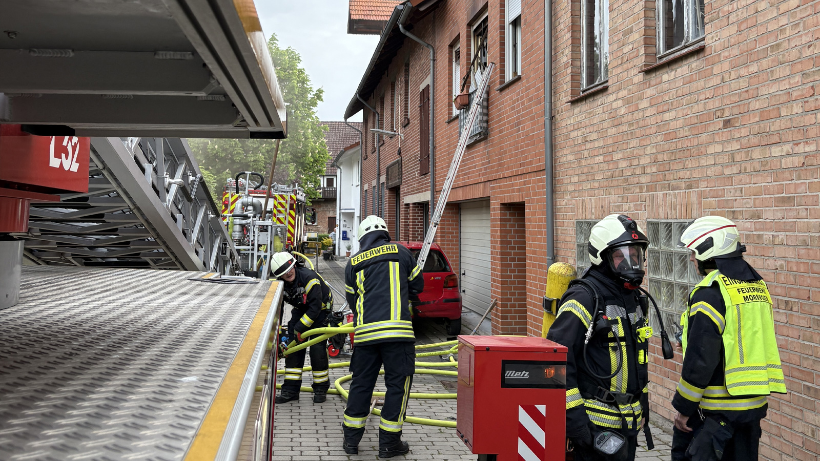 Rund 70 Einsatzkräfte bei Wohnungsbrand in Moringen im Einsatz – zwei Verletzte