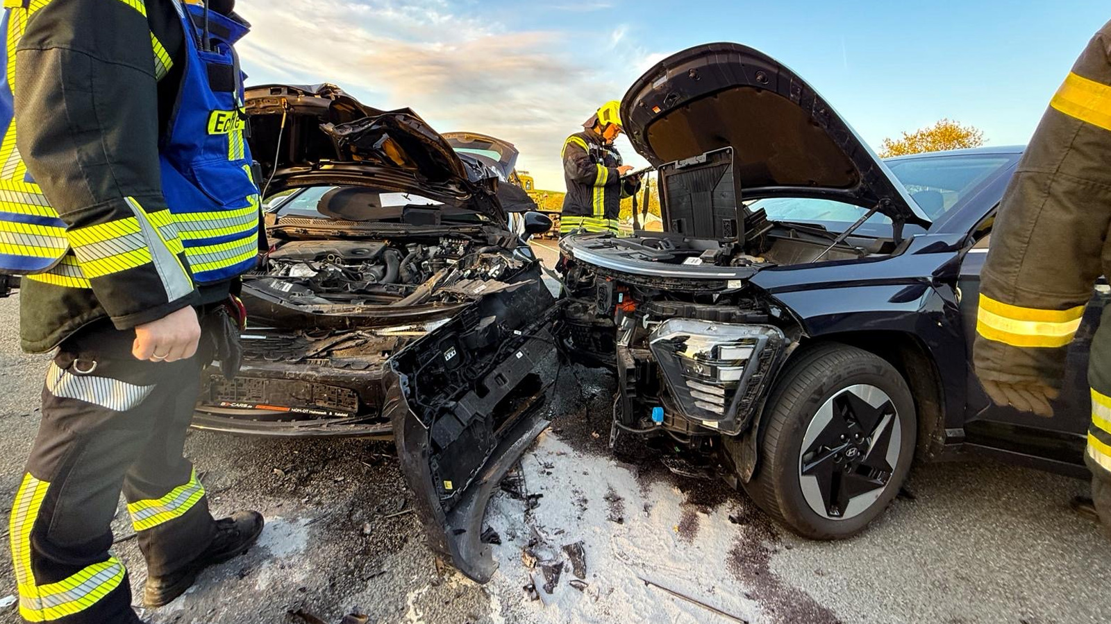 Zusammenstoß zweier Fahrzeuge: Feuerwehr und Rettungsdienst im Einsatz bei Echte