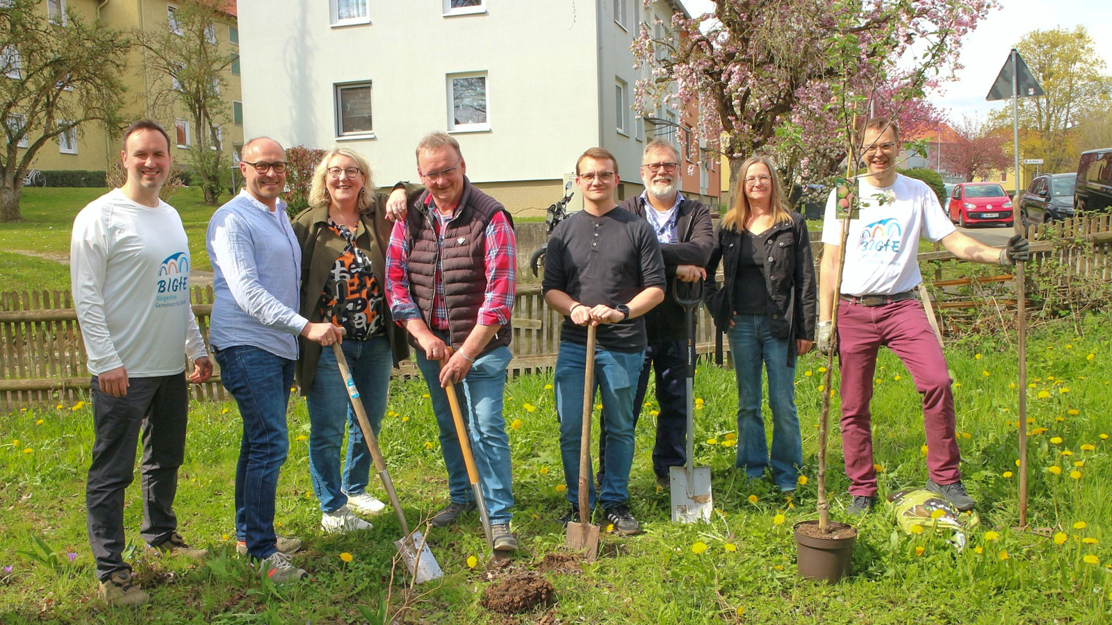 „Bürgerliste Gemeinsam für Einbeck (BlGfE)“ pflanzt Baum an der Magischen Mühle im Rahmen der „Baum-Challenge“