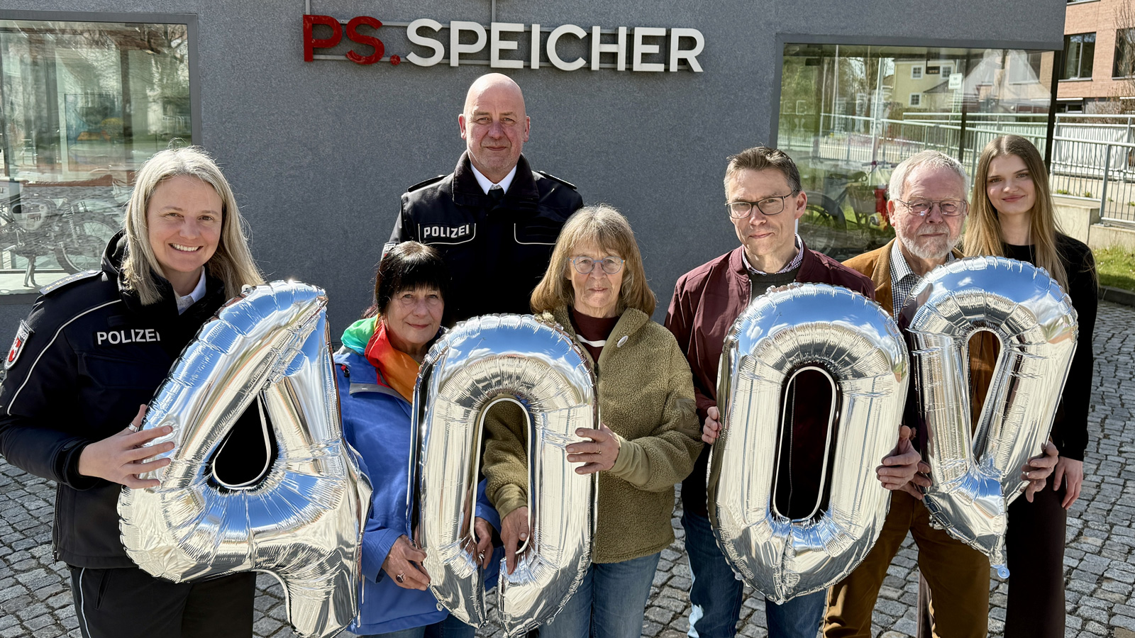 PS.Speicher und Polizei übergeben 4.000 Euro an Diakoniestiftung „Nächstenliebe“ nach Benefizkonzert