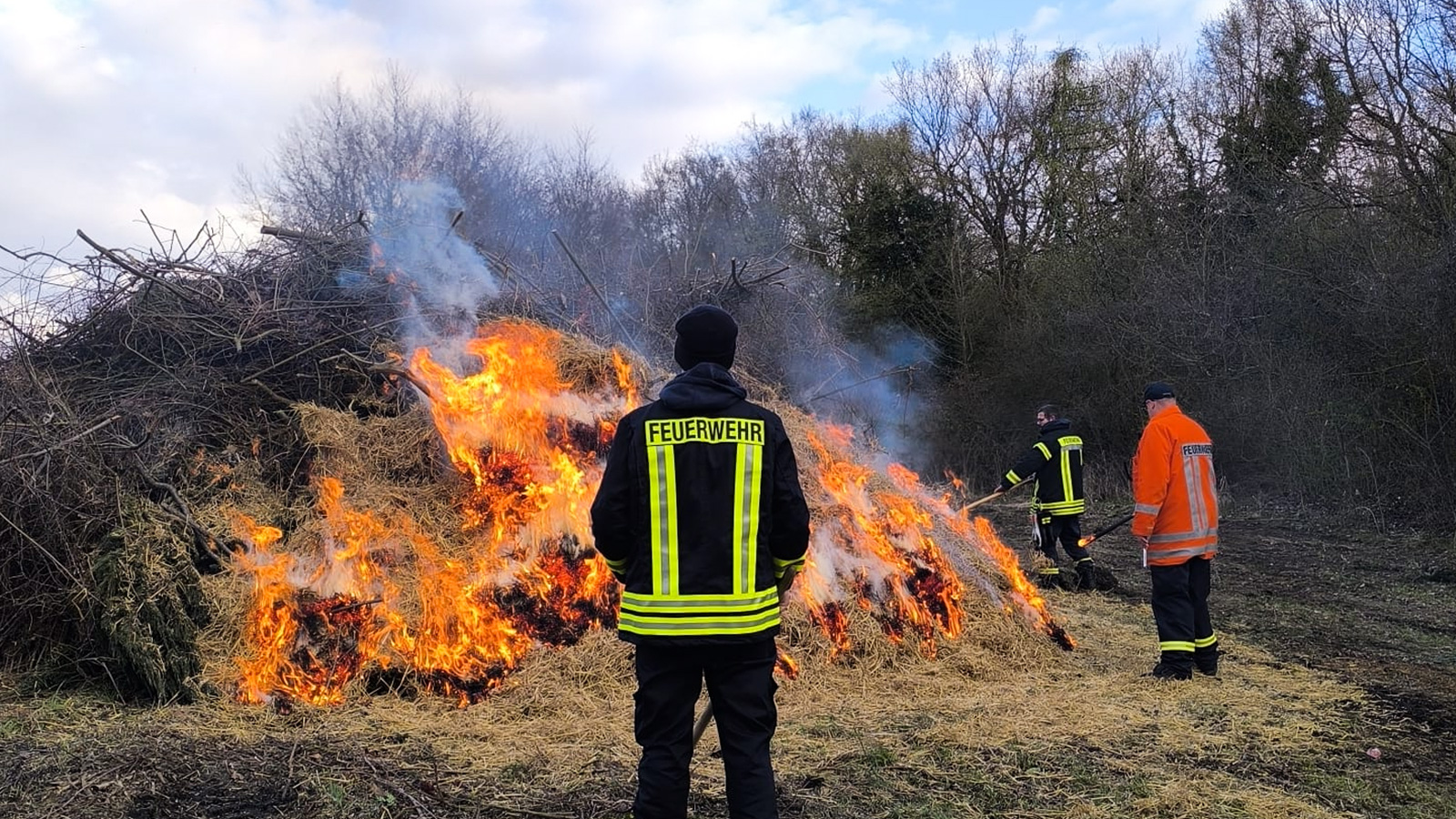 Rund 80 Gäste beim Osterfeuer in Wellersen: Feuerwehr zieht positives Fazit und blickt auf kommende Feste