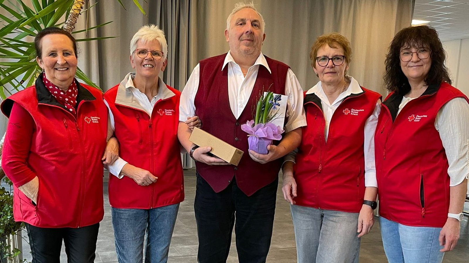 Blutspendetermin in Lauenberg: DRK zeichnet Ralf Gehrmann für 100. Spende aus