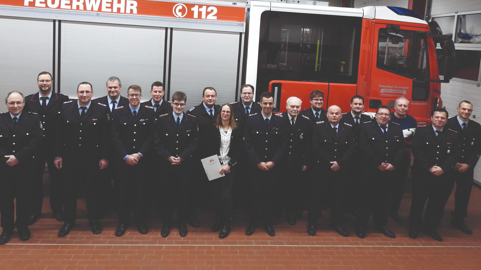 Geehrte und Beförderte: Tobias Krawietz, Jörg Brinckmann, Alexander Weber, Thomas Brinckmann, Sebastian Weber, Hartmut Brinckmann, Rafael Koch, Christopher Jacke, Torsten Grotjahn, Nikolas Dickhuth (hintere Reihe von links) Thomas Rost, Jens Jacke, Patrick Hauschke, Sven Kolle, Henrike Brinckmann, Hannes Kelpe, Michael Brinckmann, Sebastian Dorn, René Buchhagen (vordere Reihe von links).