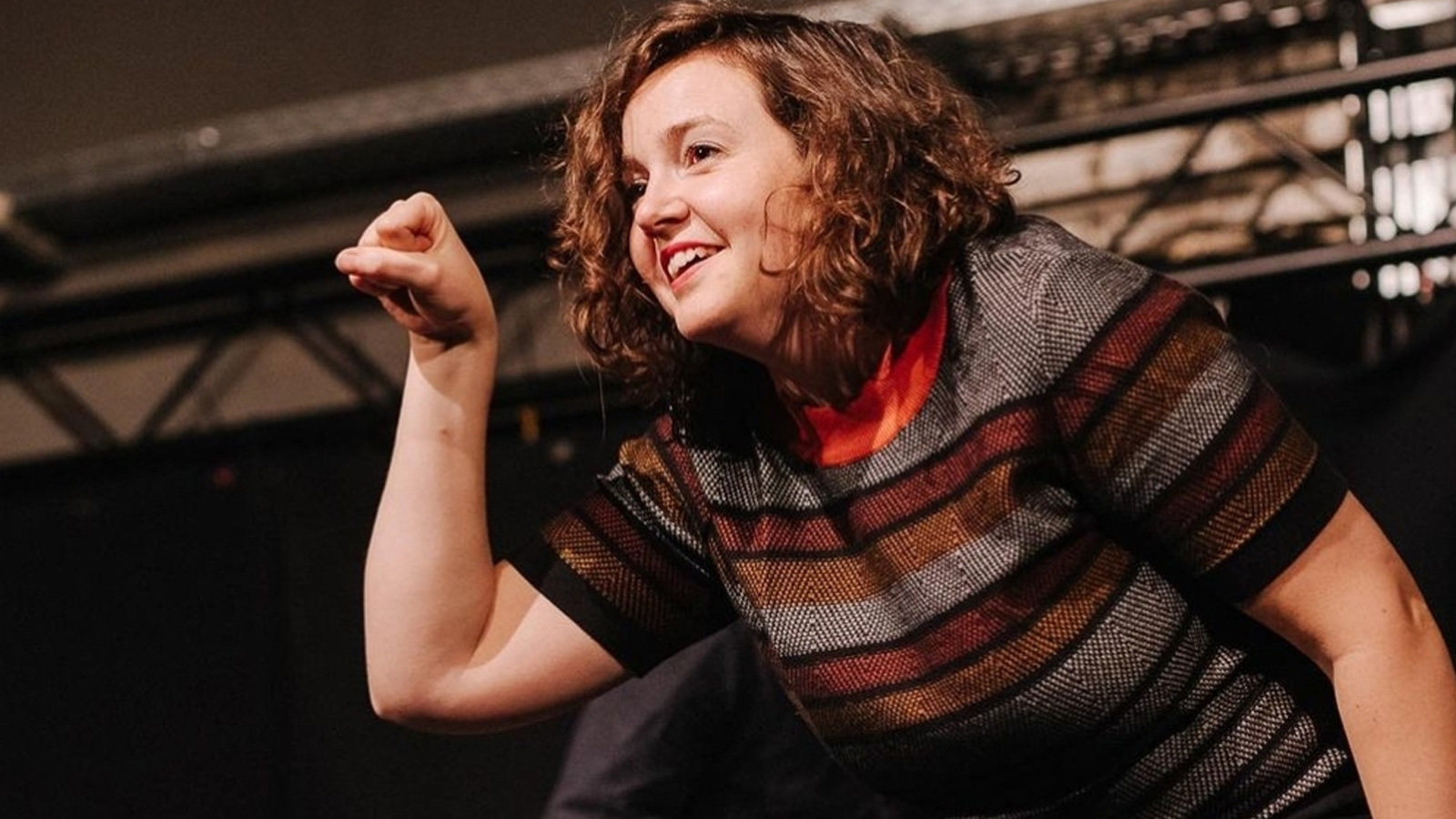 Workshop Improtheater: Bühne frei für deine Spontaneität! Willst du ein neues Hobby, bei dem du die Welt um dich rum vergisst und im hier und jetzt bist? Warst du mal bei einer Impro-Show und dachtest: „Wow, das will ich auch können“? Dann ist dieser Schn