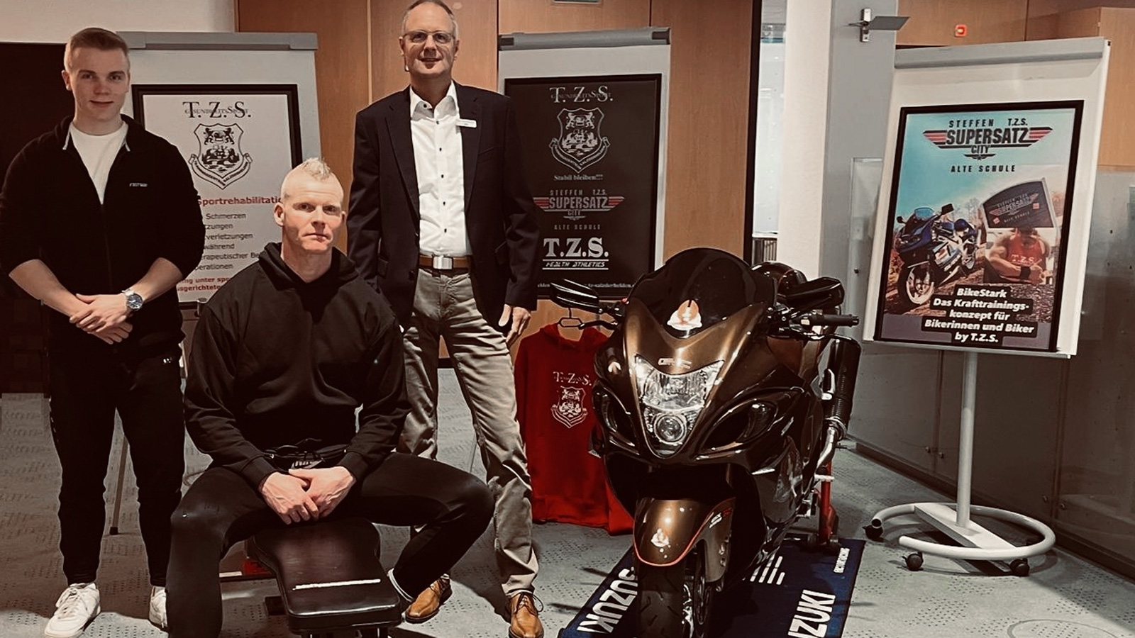 Trainingszentrum Salzderhelden stellt sich zum Jubiläum in der Volksbank Einbeck vor