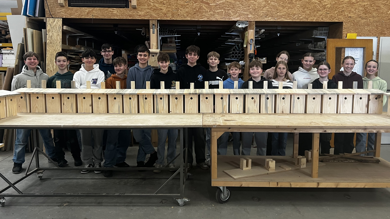 Siebtklässler der Löns-Realschule Einbeck erhalten praxisnahe Einblicke in den Beruf des Tischlers