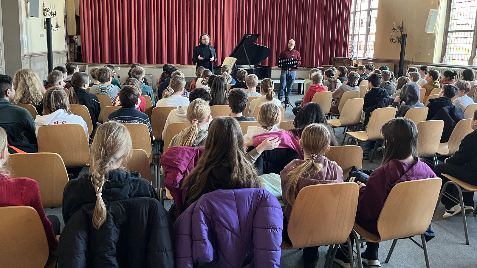 Wenn Musik lebendig wird: Klarinettenkonzert sorgt an der Goetheschule für große Aufmerksamkeit