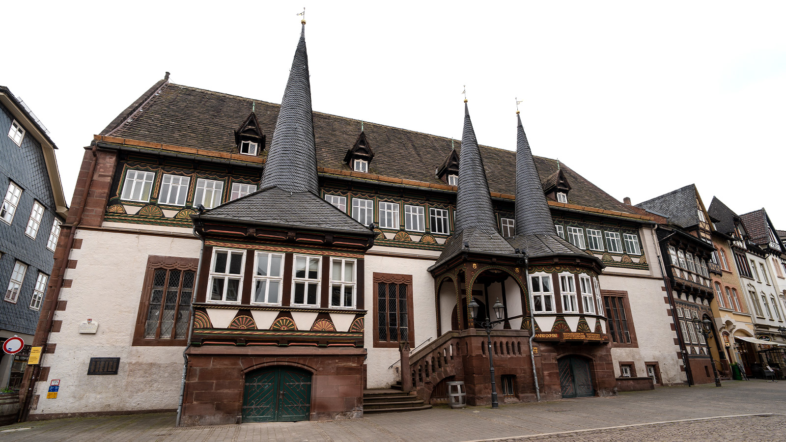 Standesamt Einbeck zieht Bilanz 2025: Eheschließungen, Geburten und Sterbefälle im Überblick